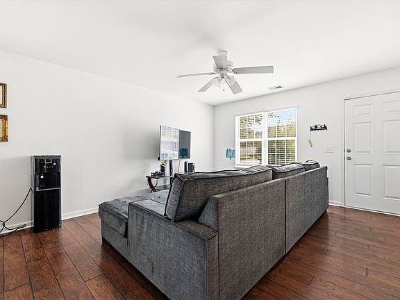 4th image of 3030 Hollybrooke Dr.