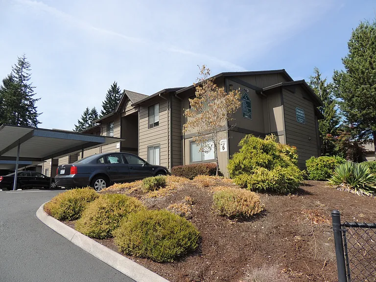 Evergreen Apartments — Photo 4