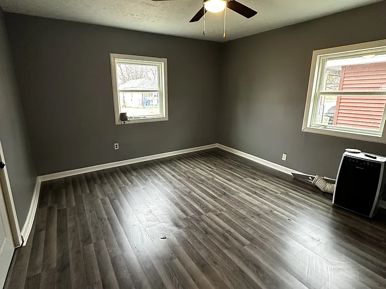 1115 Oglesby St — Photo 8
