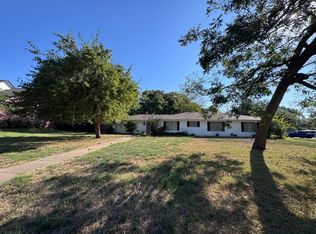 2906 Tanglewood Dr, Commerce, TX 75428