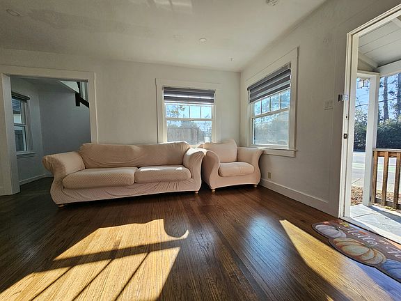 4th image of 724 Carolan Ave