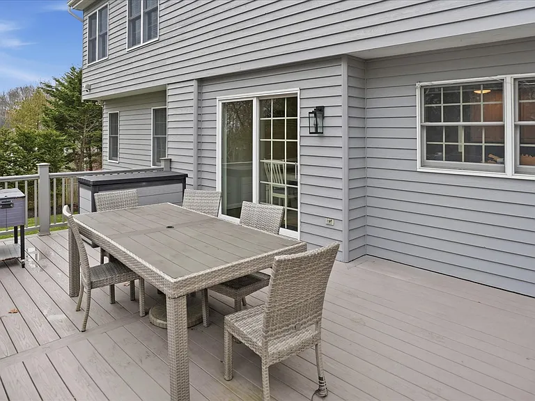 20 Stuart Ct — Photo 8