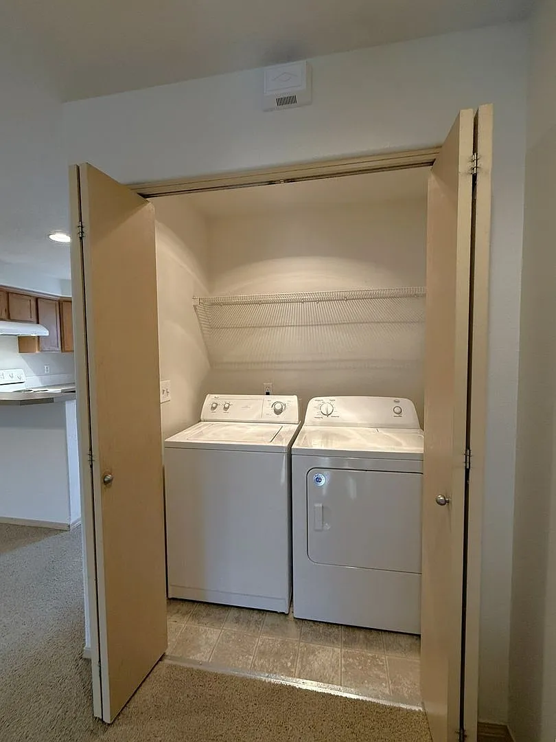 3 Story ~ 3 Bed/3 Bath Townhome in Parkview Village! — Photo 4