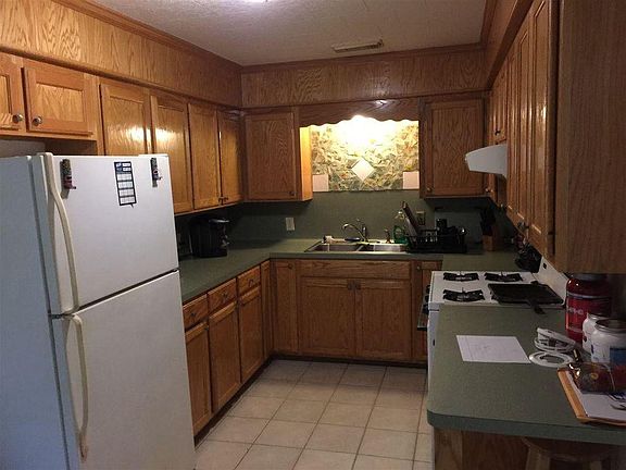 3rd image of 395 Smelker St