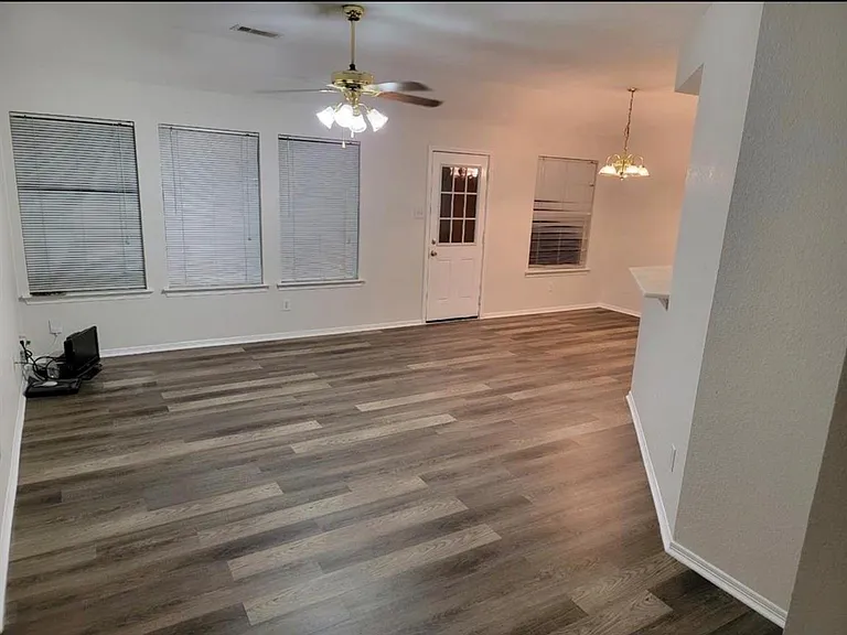 17303 Box Canyon Dr — Photo 2