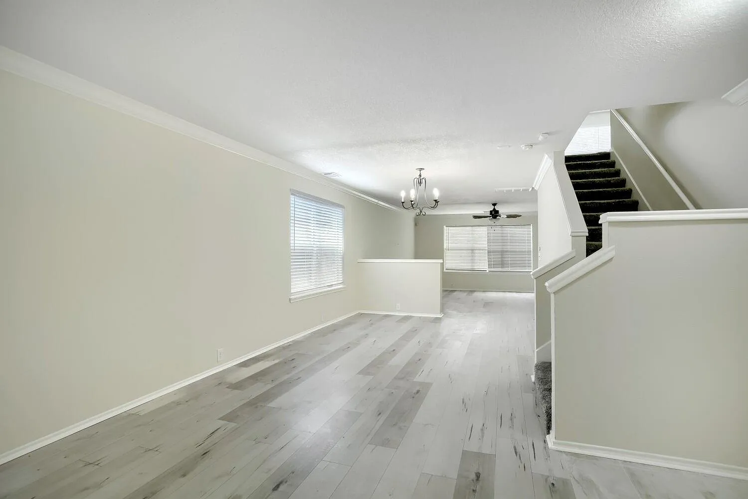 4 bed, 2.5 bath, 2562 sqft, $2,240 — Photo 4