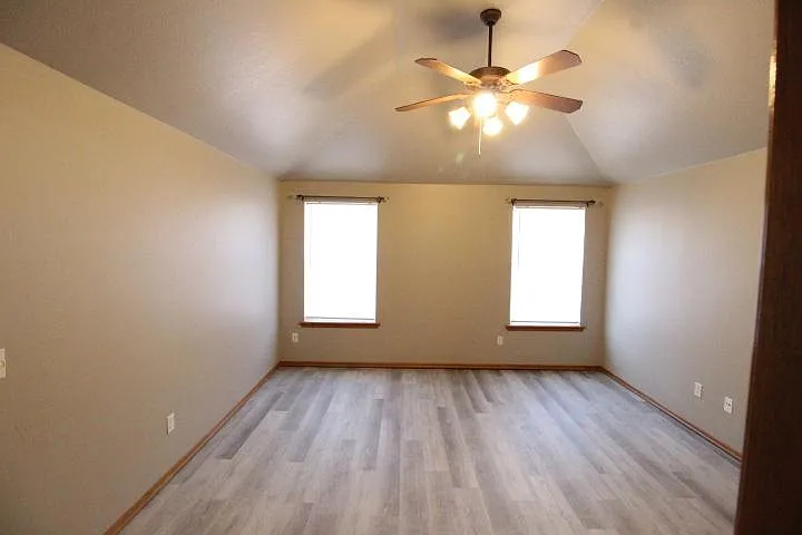 620 Eastview Dr — Photo 9