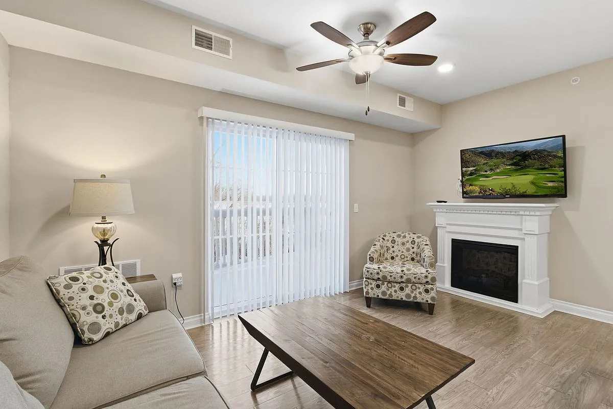 2 bed, 2.0 bath, 960 sqft, $1,647 — Photo 3