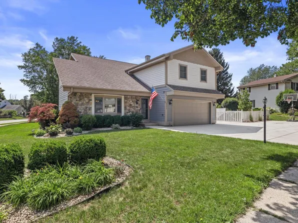 2802 Coventry LANE, Waukesha, WI 53188