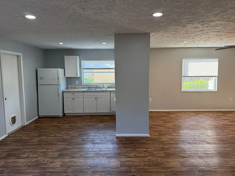 144 Christie Ave — Photo 5
