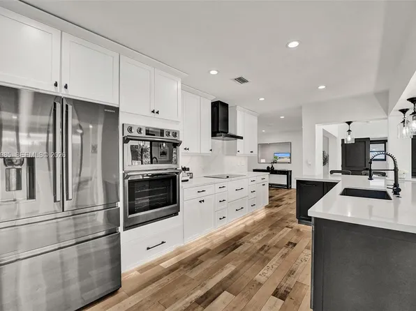 16637 SW 55th Ter, Miami, FL 33185