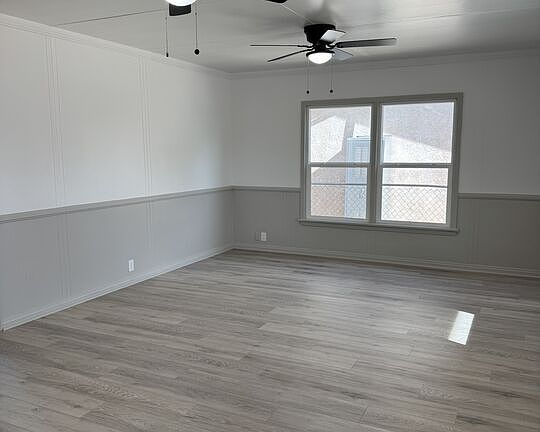 3rd image of 734 W Heil Ave