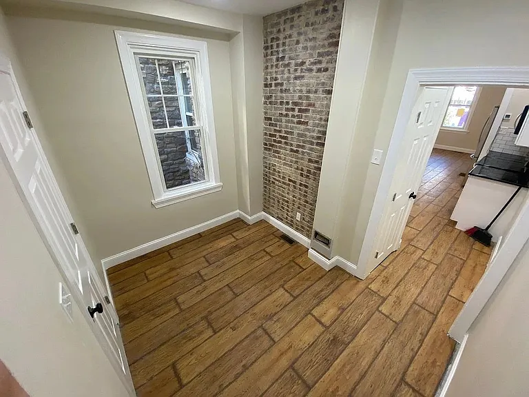 445 Manor St — Photo 8