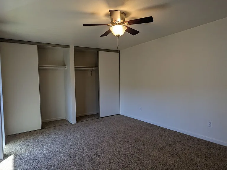 Royal Crest Townhomes — Photo 30