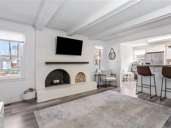 111 Howard Rd, Chesapeake, VA 23320