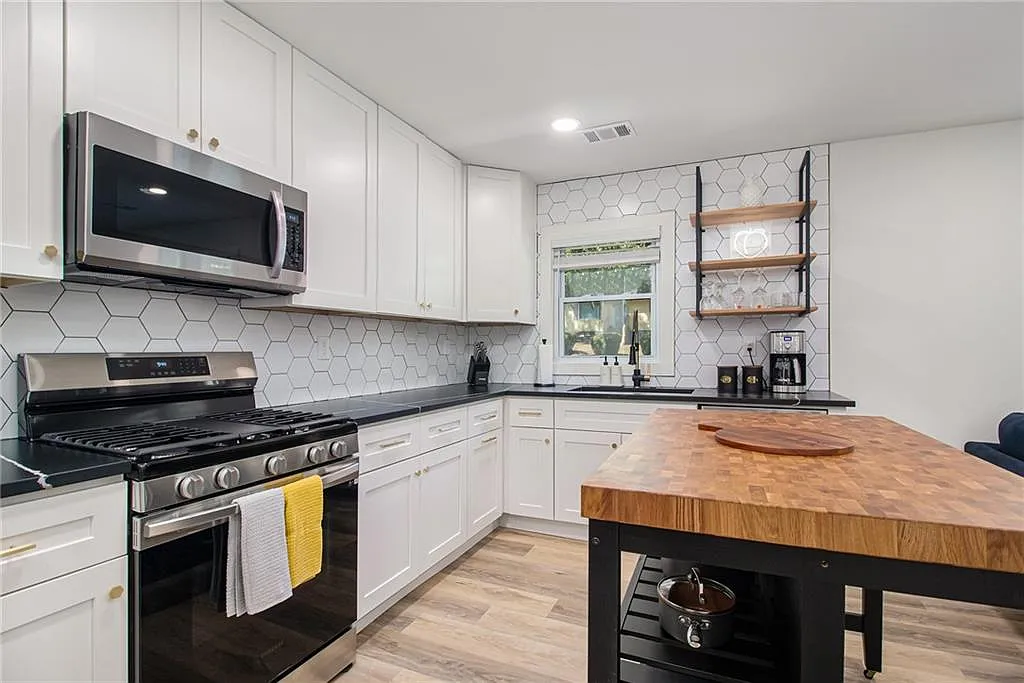 2 bed, 2.0 bath, 1053 sqft, $1,800 — Photo 3