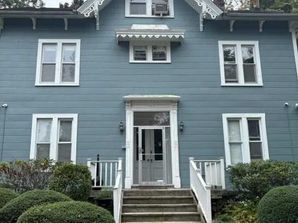 25 Knollwood Ave APT 5, Huntington, NY 11743