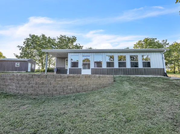 975 Underwood Dr, Knoxville, IA 50138