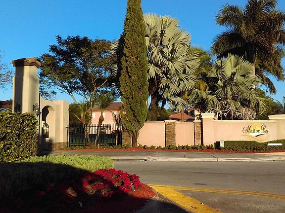 MalibuBay Community Entrance