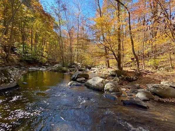 39 Rogers Creek Dr, Bakersville, NC 28705