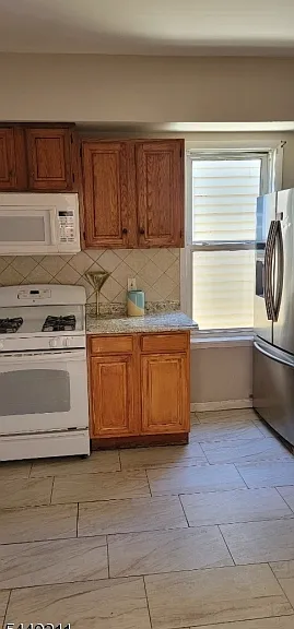 557 Jackson Ave — Photo 3