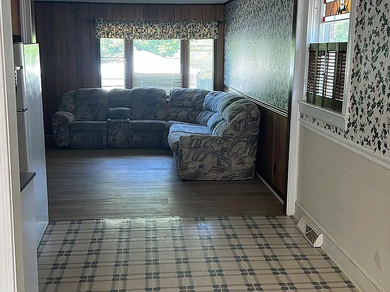329 Wrenn Dr — Photo 5