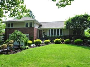 19 Reed Ln, Westbury, NY 11590