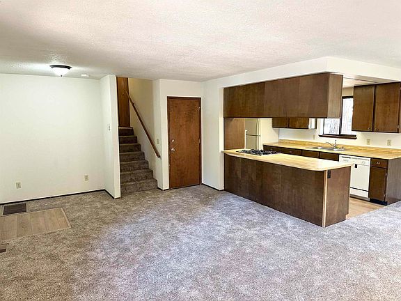 4th image of 1076 Nottingham Way