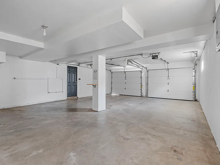 2751 Tiara Dr — Photo 36