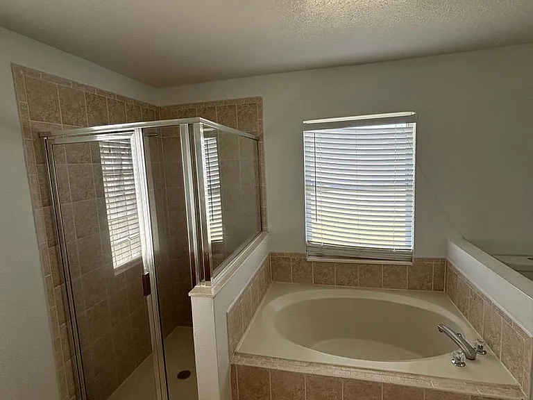 1001 Eiffel Ln — Photo 24