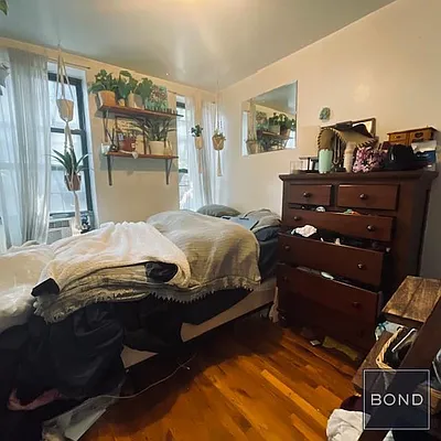 Rented by Bond New York | media 9