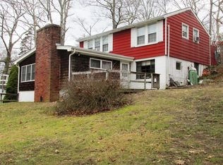 19 Lake Dr N, Southampton, NY 11968