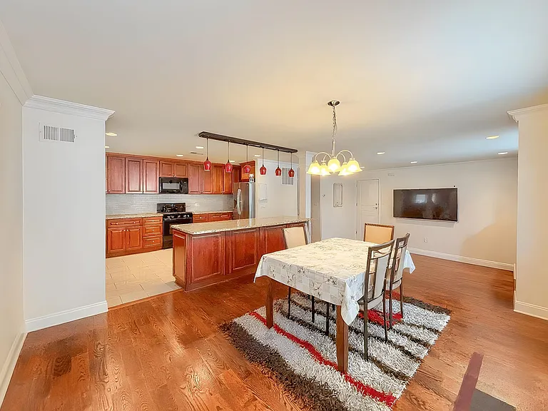 20 Franklin Ave — Photo 5