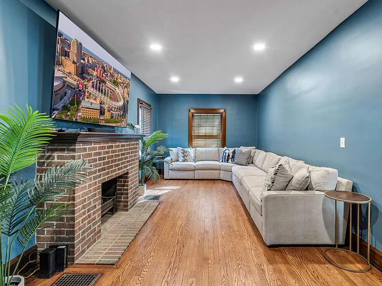 1818 Frazer Ave NW — Photo 3