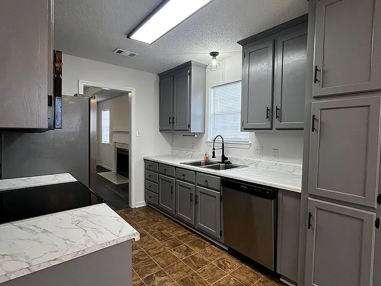 318 Chadwyck Cir — Photo 4