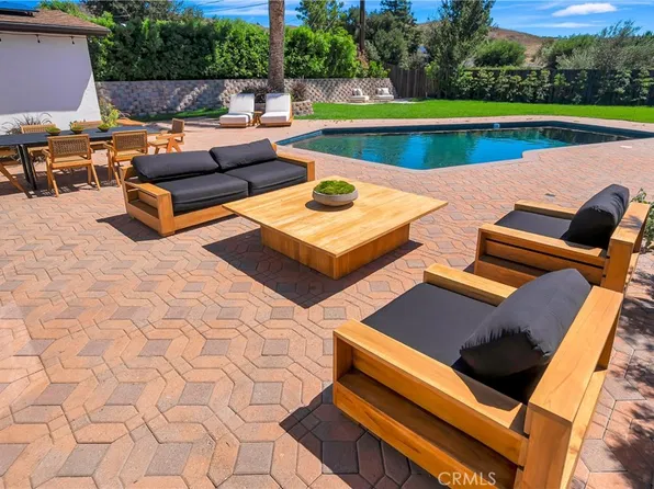 5420 Parkmor Rd, Calabasas, CA 91302