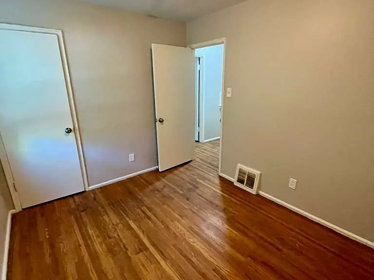 10300 Dudley Dr — Photo 16