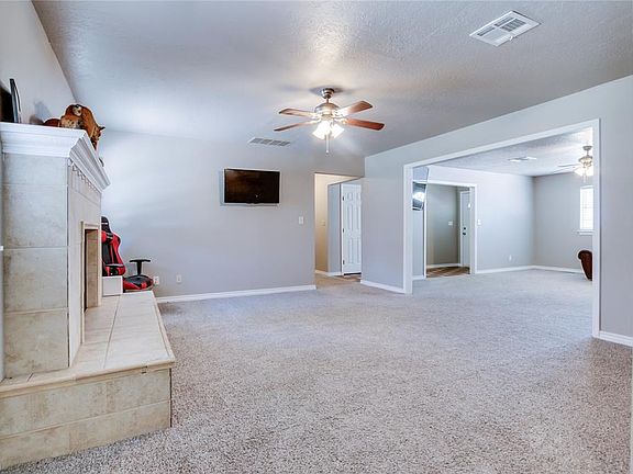 3rd image of 2609 Chateau Dr