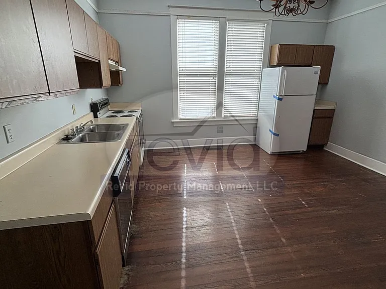 288 N. McLean Blvd — Photo 20