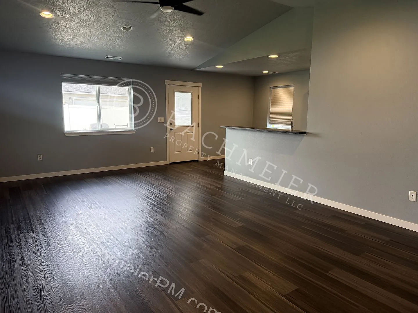 Beautiful Newer 3-Bedroom, 2-Bathroom Single-Family — Photo 2