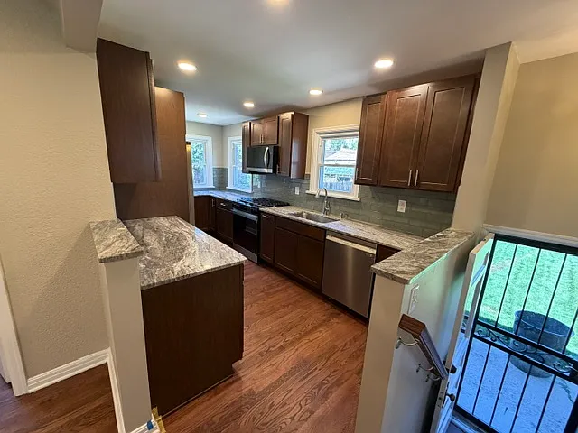 3 bed, 1700 sqft, $3,500 — Photo 2