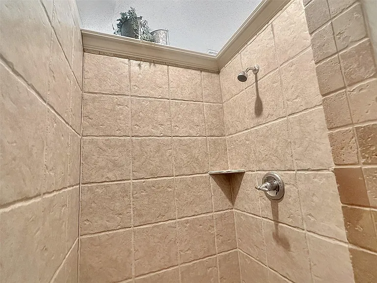 10717 Greenview Ct — Photo 17