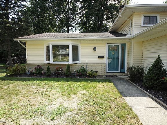 3rd image of 28361 Gardenia Dr