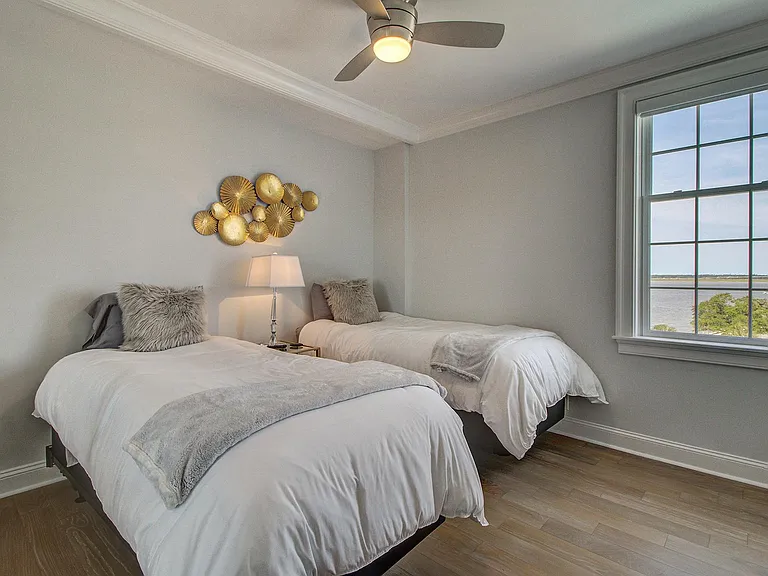 1 King St #405 — Photo 26