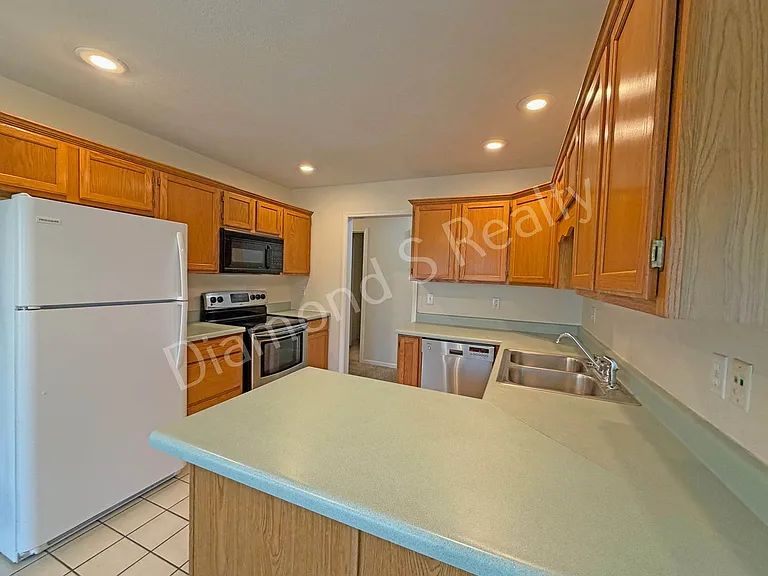 1285 W Bridgewood Pl — Photo 6