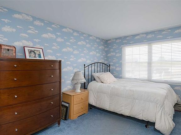 5th image of 206 Plitt Ave