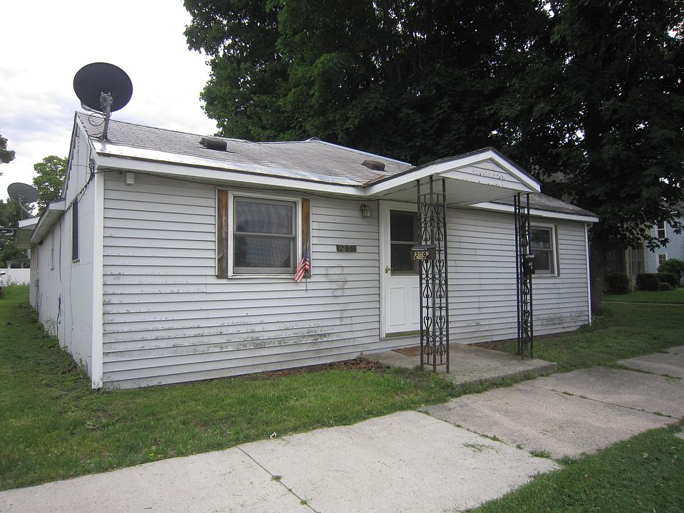 1st image of 209 W John St