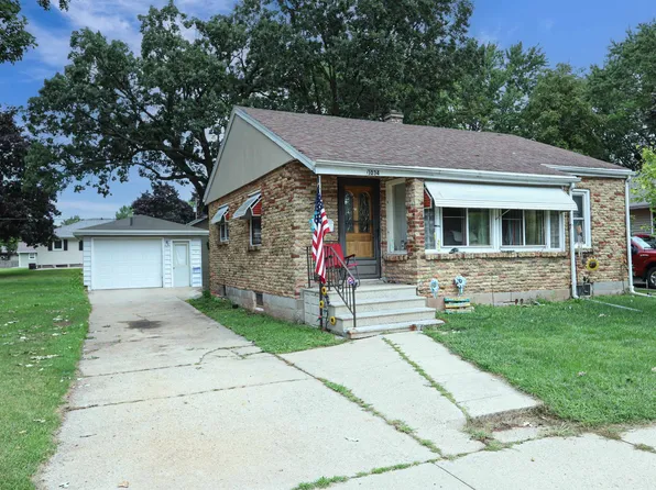 1034 Adams Ave, Oshkosh, WI 54902
