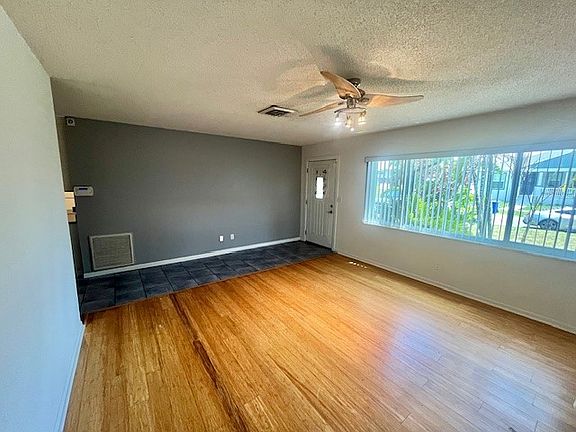 5th image of 212 NE Madison Cir N