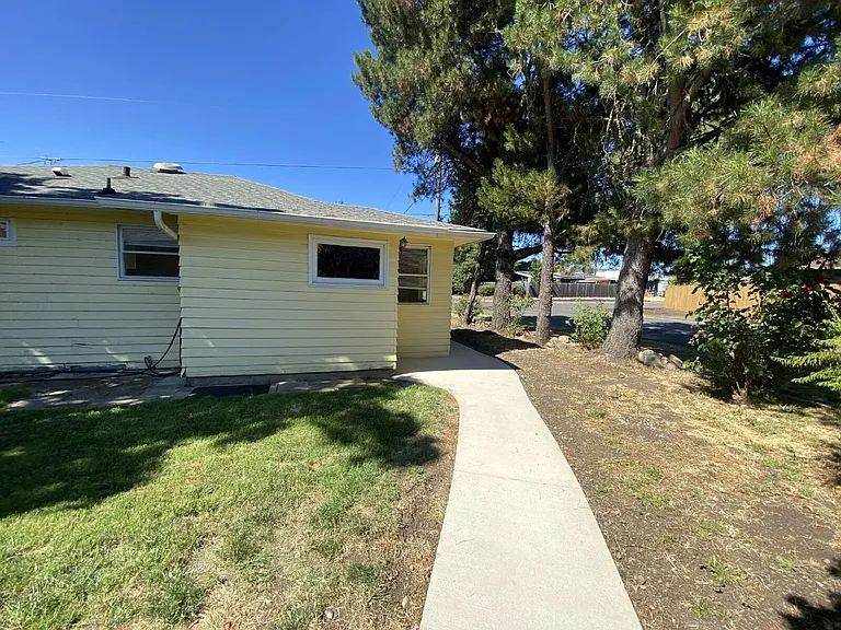 710 W Broccoli St — Photo 32